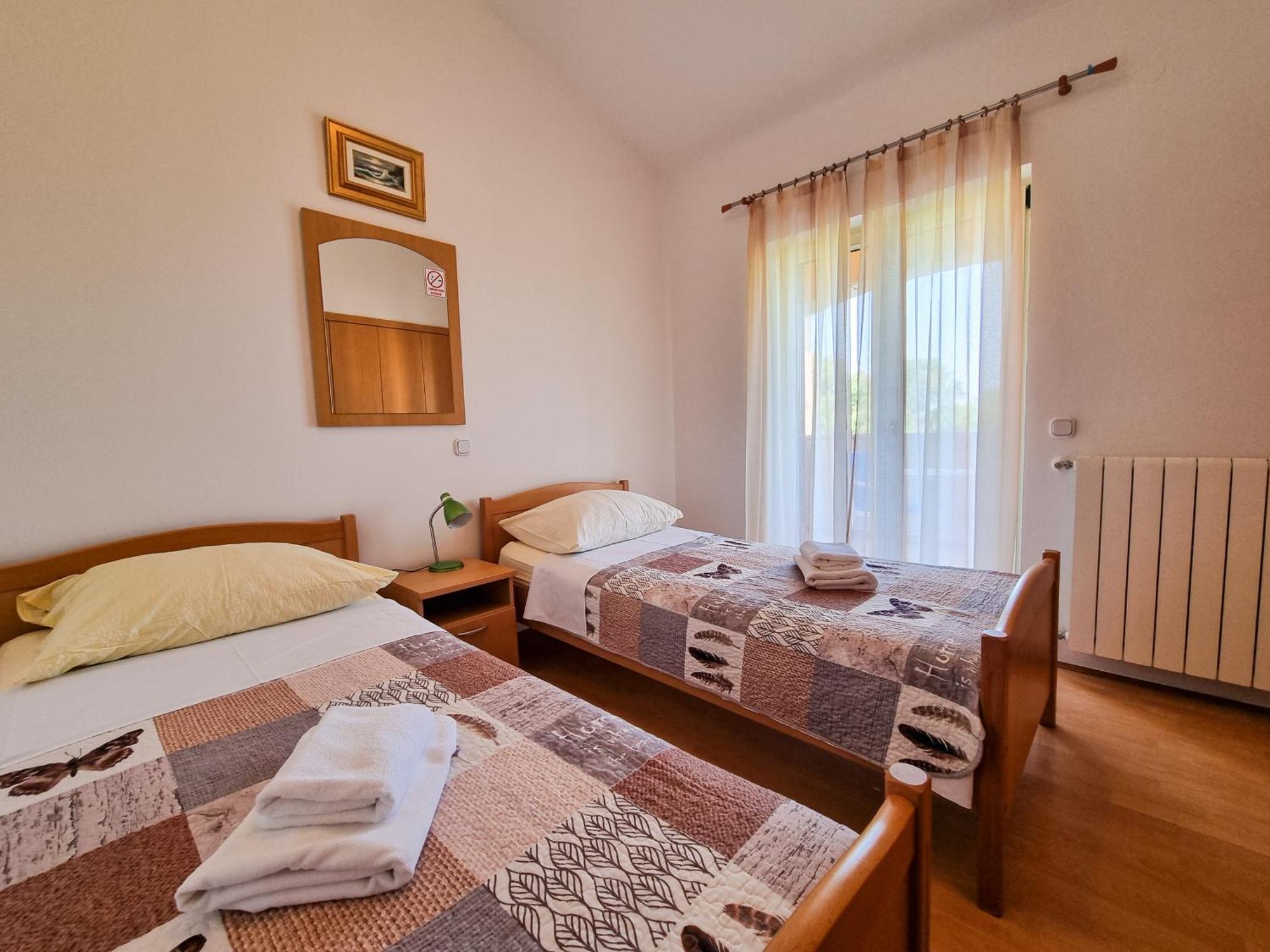 Juli No3 & No4 Apartament